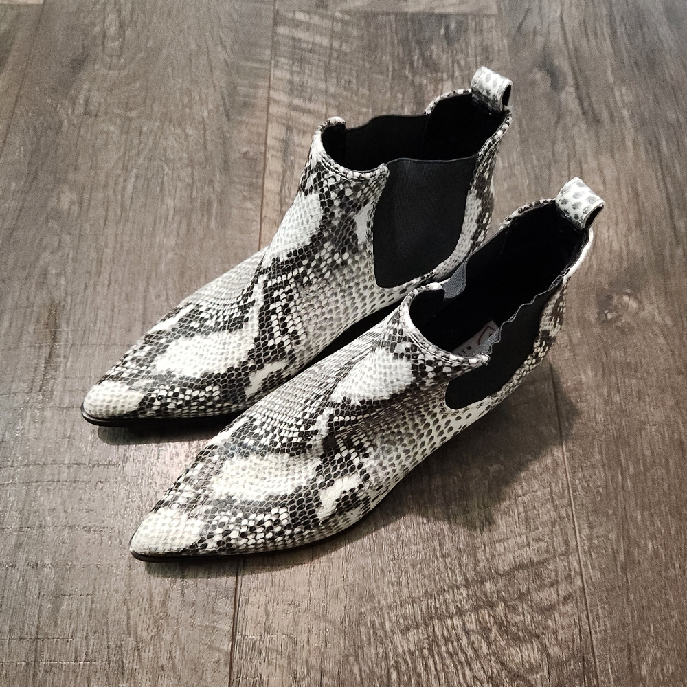 Blondo Emelia Waterproof Chelsea Ankle Boots
